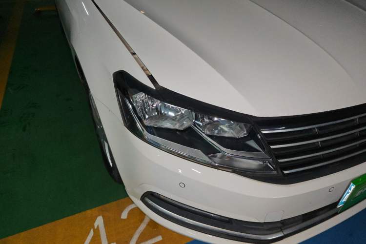 Used Volkswagen Lavida 2017 1.6L Automatic Comfort Edition Right Front Headlight