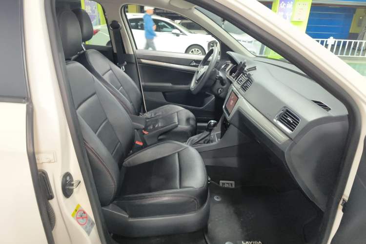 Used Volkswagen Gran Lavida 2015 1.6L Automatic Fashion Edition Right Front Seat