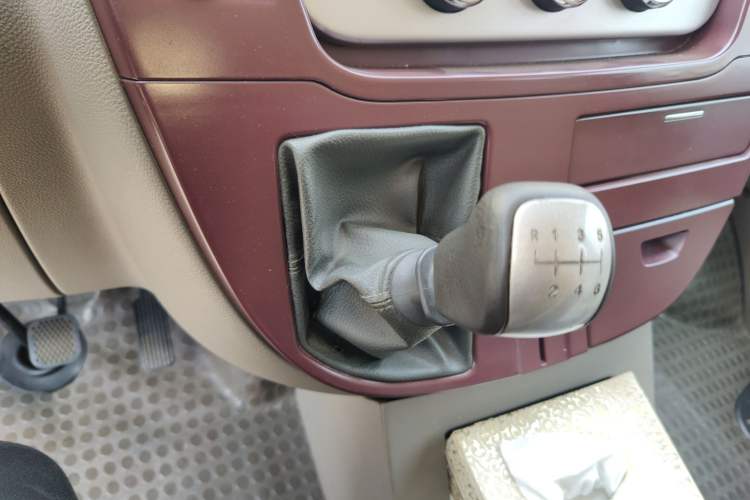 Used SAIC MAXUS Xintu V80  Gear Lever