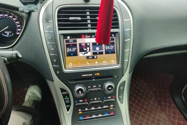 Used Lincoln MKX 2017 2.0T Four-Wheel Drive Zunya Edition Audio And AC Panel