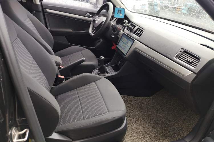 Used Volkswagen Lavida 2015 1.6L Manual Fashion Edition
