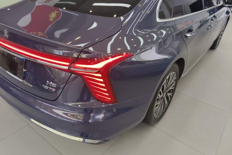 Used Hongqi H5 2024 2.0T Automatic Smart Connect Flagship Edition Right Rear Taillight