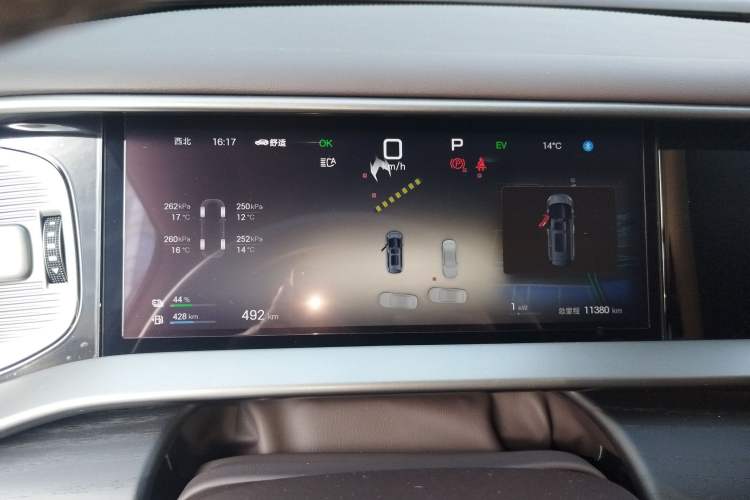 Used Denza D9 2025 DM-i Intelligent Drive 1020 Four-Wheel Drive Flagship Model