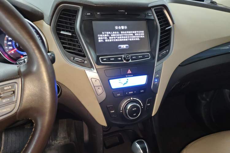 Used Hyundai Santa Fe 2013 2.4L Automatic Two-Wheel Drive Smart Version Audio And AC Panel