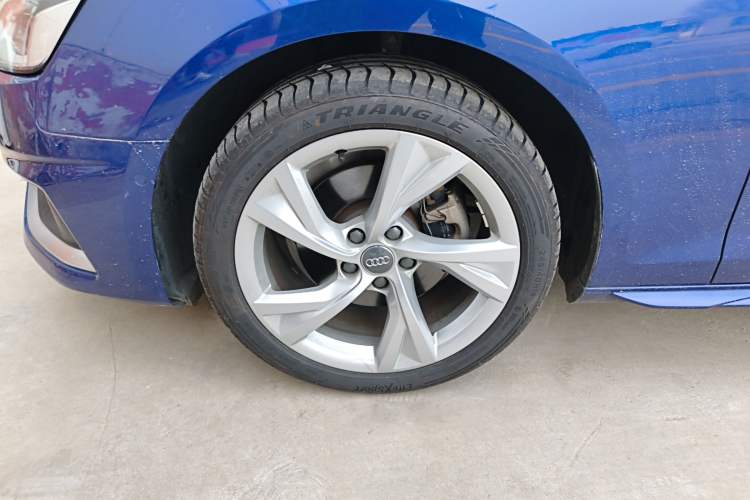 Used Audi A4L 2020 40 TFSI Fashionable and Elegant Model
