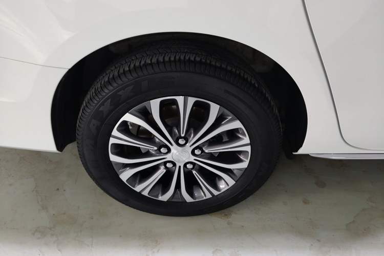 Used Buick GL8 2023 Facelifted Land Cruiser Executive Luxury Version
