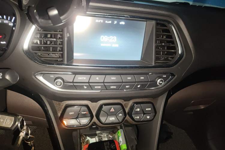 Used GAC Trumpchi GS4 2015 200T Manual Luxury Edition Audio And AC Panel