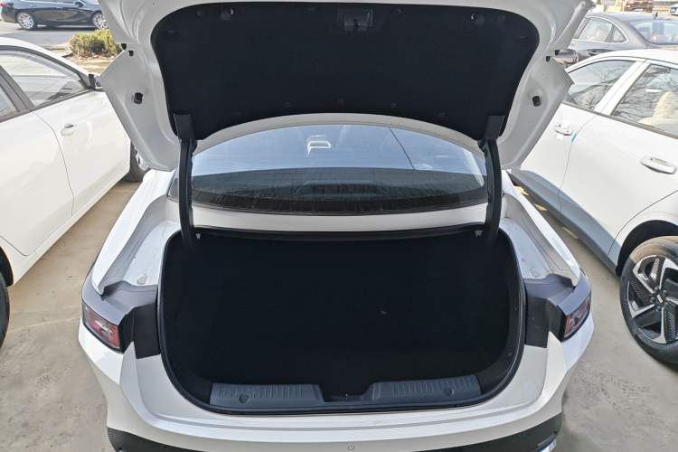 Used Changan Eado PHEV 2025 Smart New Blue Whale 145KM Battleship Edition
