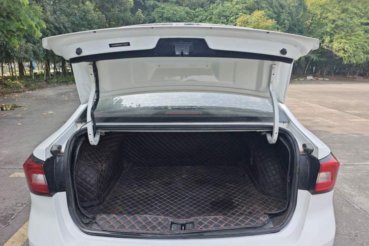 Used Roewe i5 2020 1.5L Manual 4G Connect Luxury Edition