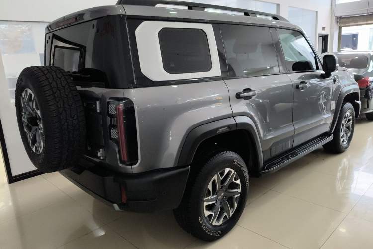 Used BAIC Off-Road BJ40 2024 2.0T All-New Urban Hunter Edition Chivalrous Style