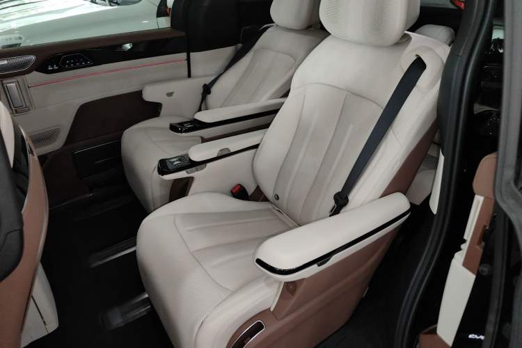 Used BYD Xia 2025 DM-i 1.5T 180km Excellence Model Left Rear Seat