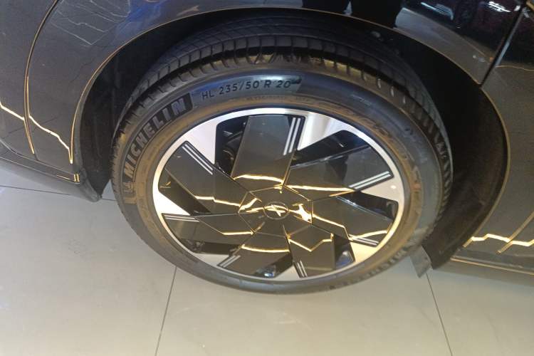 Used XPeng X9 2024 640 All-Wheel Drive High-Performance Max
