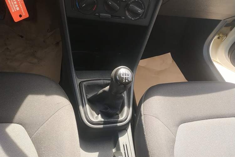 Used Volkswagen Jetta 2013 1.4L Manual Fashion Model Gear Lever