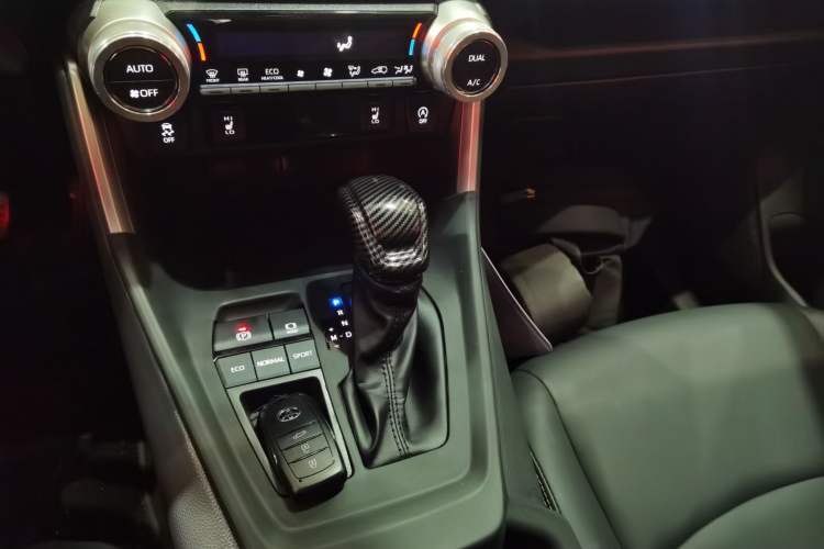 Used Toyota RAV4 2024 2.0L CVT Two-Wheel Drive Fashion Plus Edition
