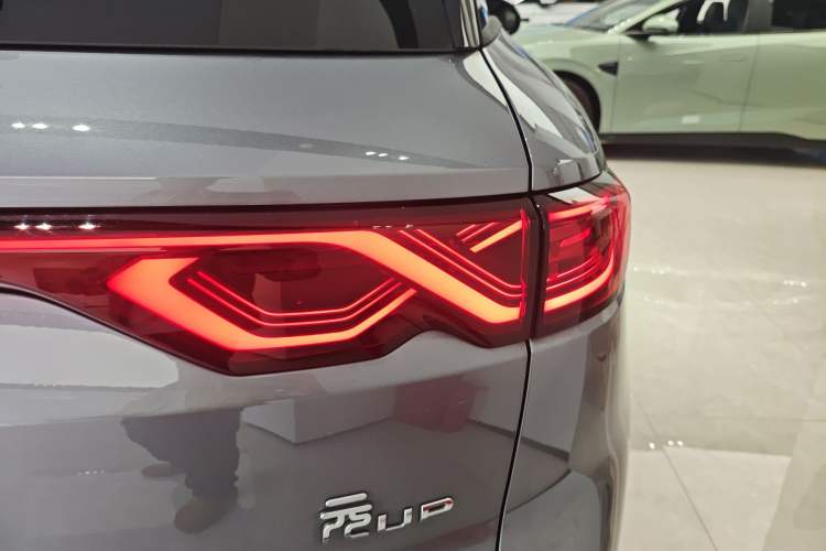 Used BYD Yuan UP 2024 401KM Leading Edition Right Rear Taillight