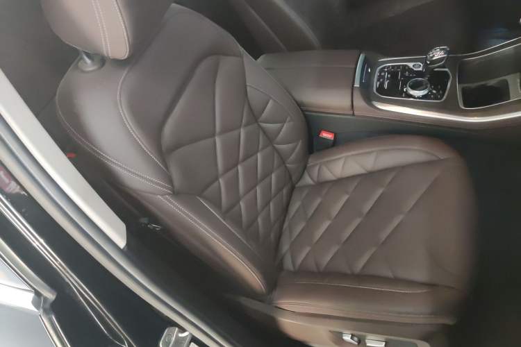 Used BMW X5 2022 xDrive 30Li Luxury M Sport Package
