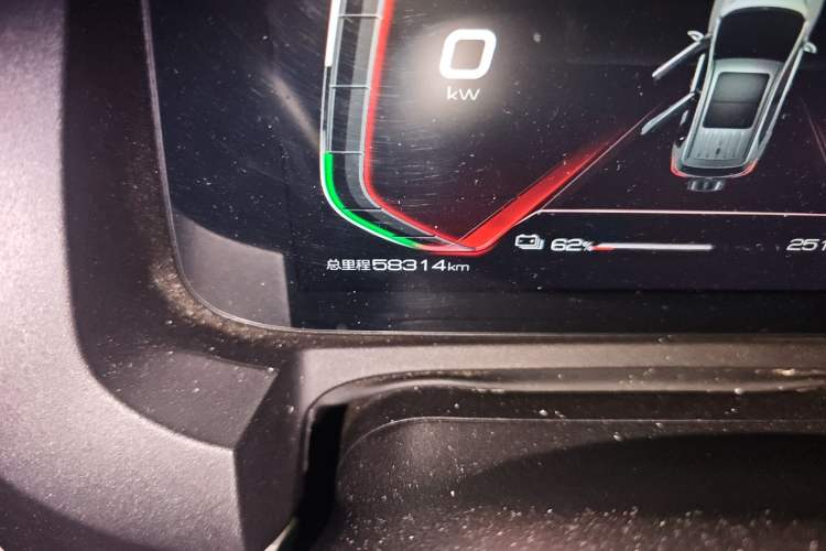 Used BYD Yuan Pro 2023 401KM Luxury Version Odometer Close Up