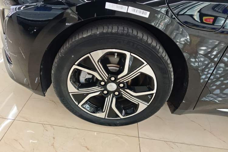 Used Hongqi E-QM5 2023 Revised Version Basic Travel Edition Left Front Wheel Hub