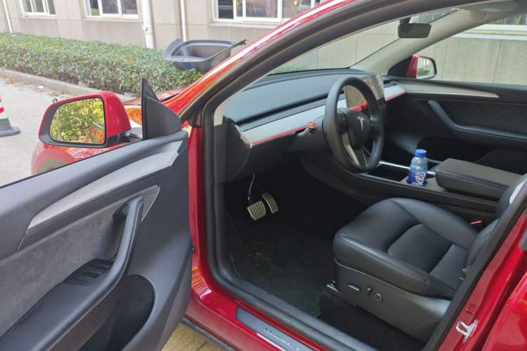 Used Tesla Model Y 2023 High-Performance All-Wheel-Drive Version