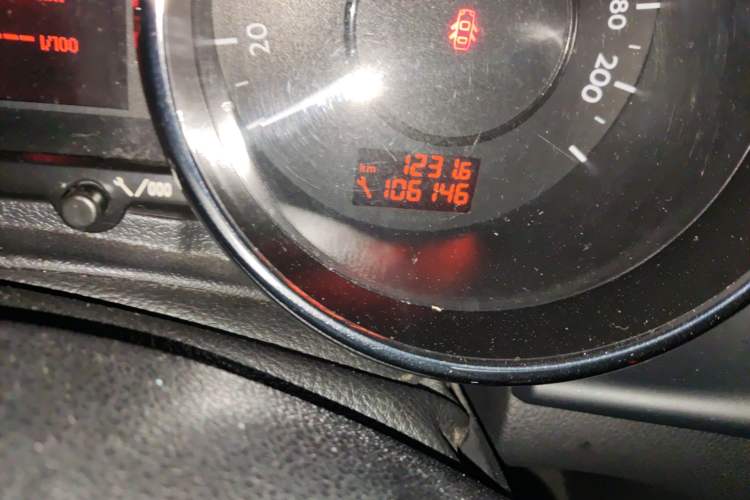Used Peugeot 3008 2013 2.0L Automatic Trend Edition Odometer Close Up