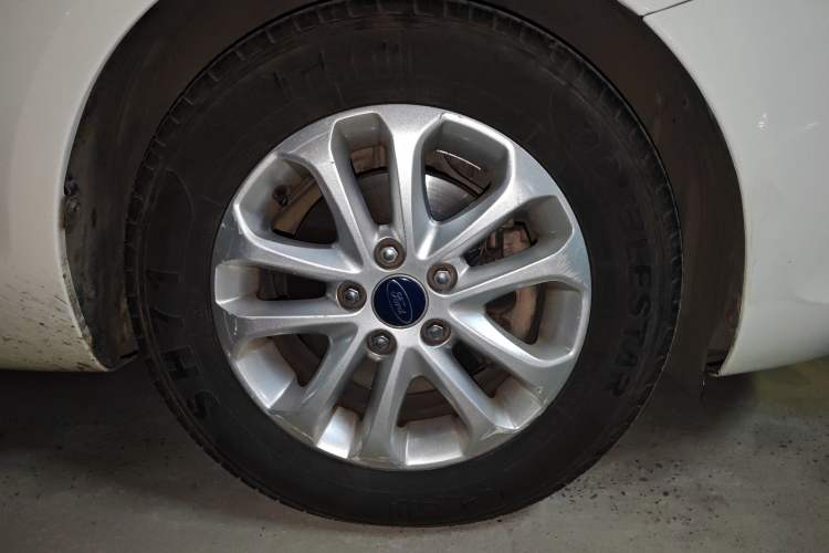 Used Ford Focus 2013 Sedan Classic 1.8L Manual Base Model