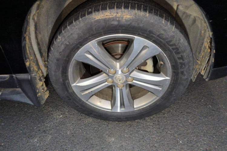 Used Toyota Highlander 2012 2.7L Two-Wheel Drive 7-Seater Luxury Edition Right Front Wheel Hub