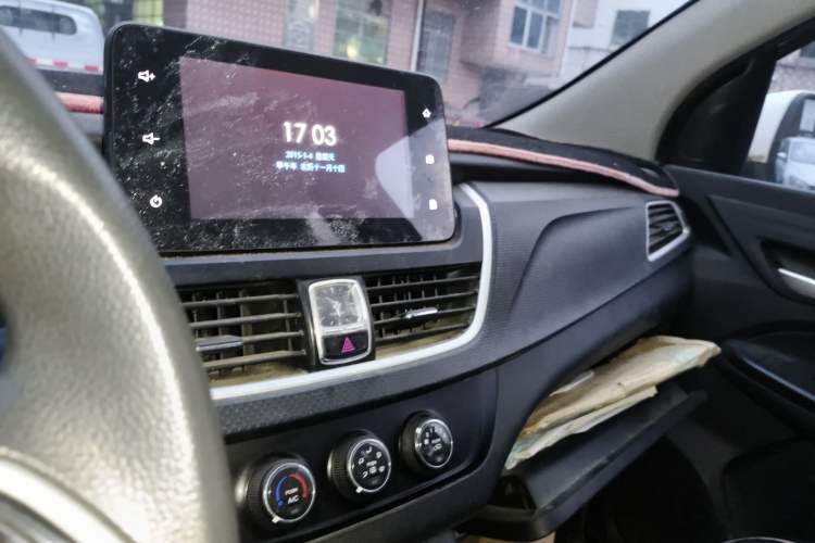 Used Baojun 730 2019 1.5L Manual Fashion Model 7-seater National V Audio And AC Panel