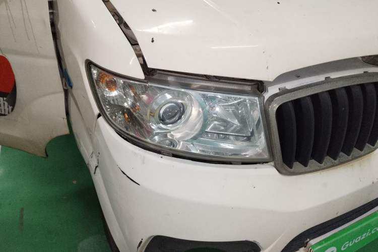 Used Sunlong DST 5 2021 All-Electric Van with 41.86 kWh Right Front Headlight