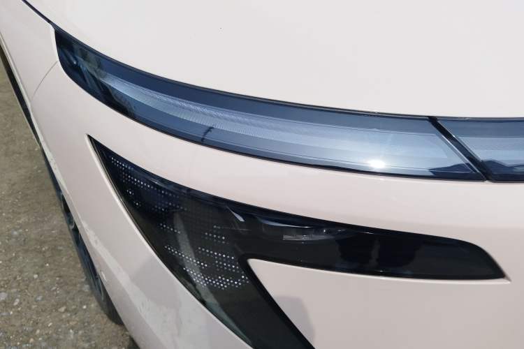 Used Nissan N7 2025 625 Max Right Front Headlight