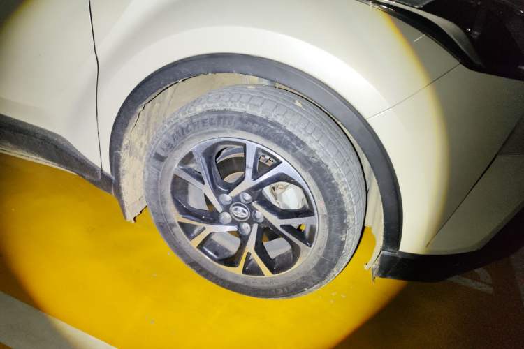 Used Toyota C-HR 2018 2.0L Leading with Sunroof China VI Standard
