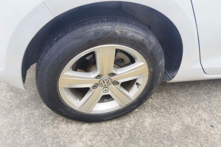 Used Volkswagen Golf 2016 180TSI Automatic Comfort Model Right Rear Wheel Hub