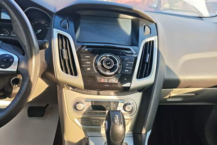 Used Ford Focus 2012 Sedan 1.6L Automatic Fashion Edition
