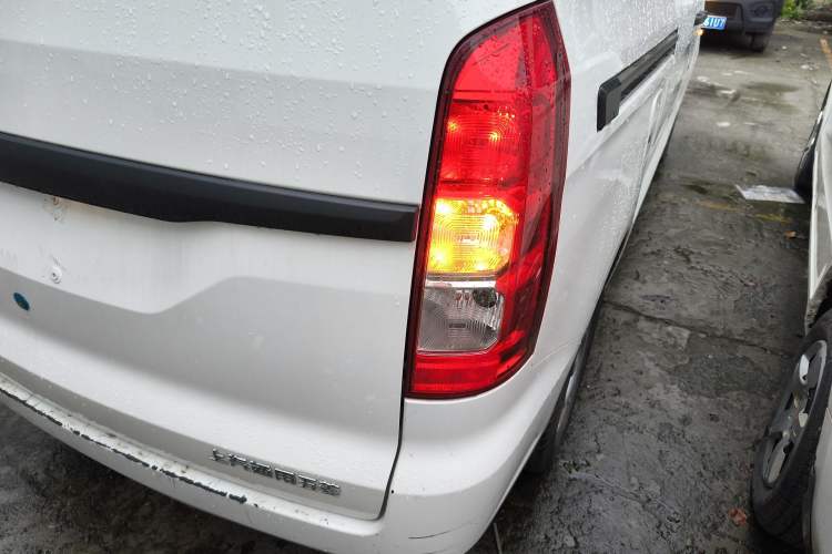Used Wuling Hongguang V 2022 1.5L Jingqu Edition Electric-Assist LAR Right Rear Taillight