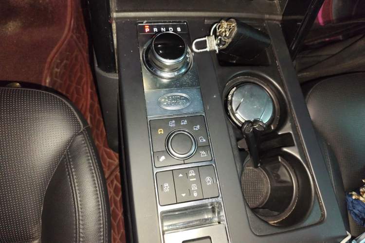 Used Land Rover Discovery 2019 3.0 SC V6 SE Gear Lever