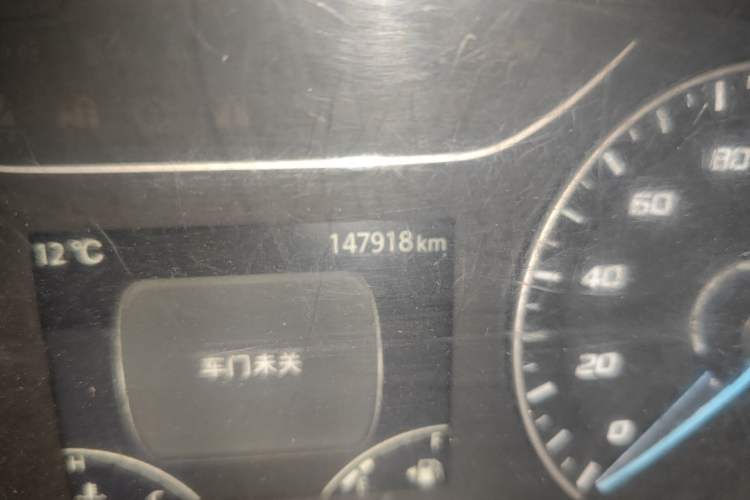 Used JMC Fushun 2022 2.0T Manual Multi-Function Passenger Vehicle Short Wheelbase Mid-Height Roof 6-Seater Odometer Close Up