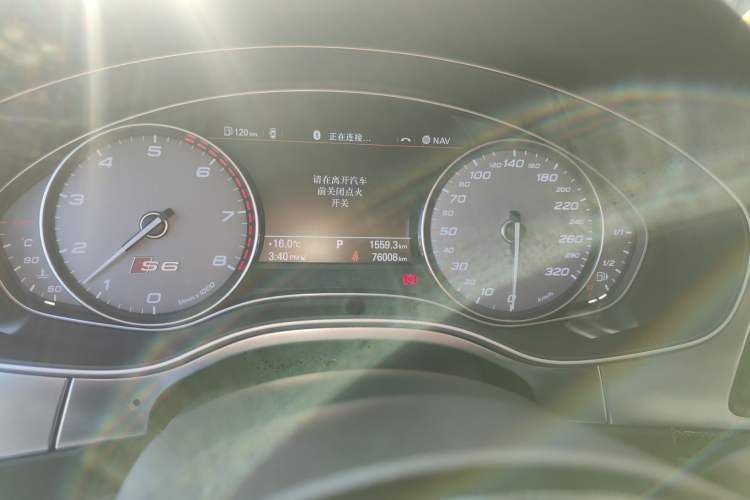 Used Audi S6 2013 S6 4.0TFSI Odometer Close Up