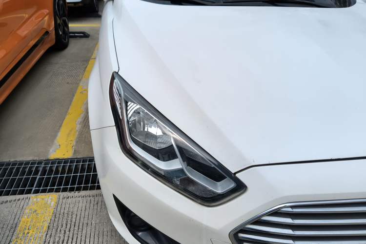 Used Ford Escort 2015 1.5L Automatic Comfort Edition Right Front Headlight