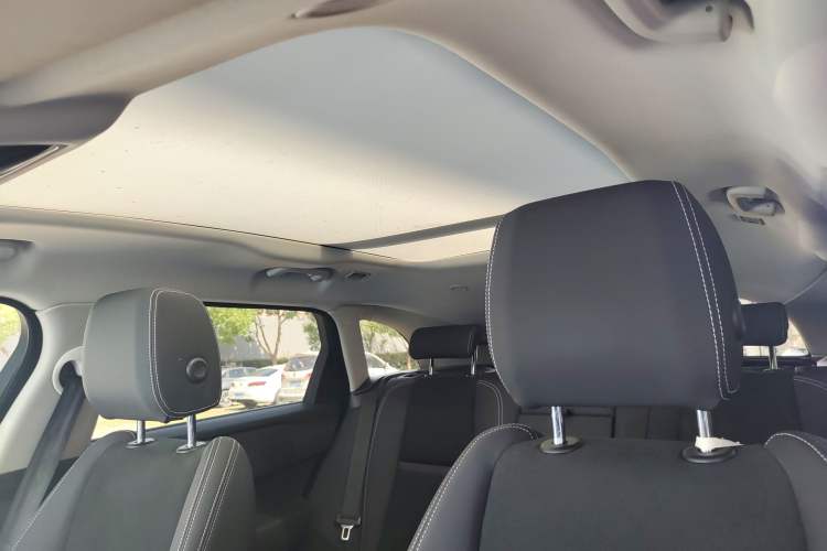 Used Land Rover Range Velar 2022 250 PS Headliner