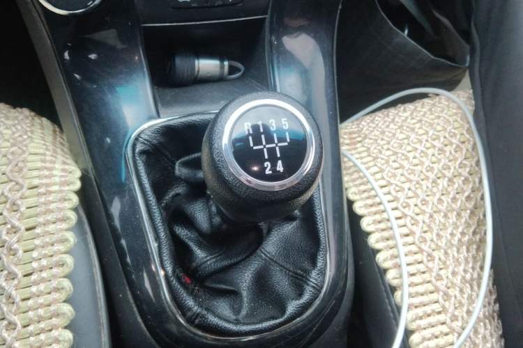 Used Chevrolet Cruze 2013 1.6L SE MT Gear Lever