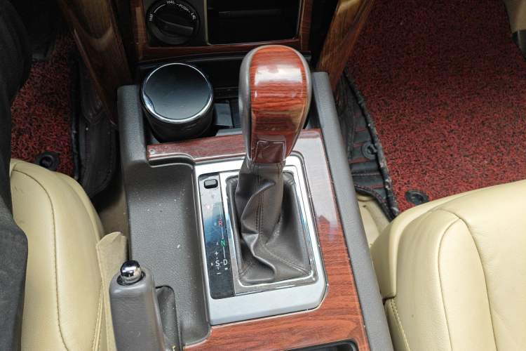 Used Toyota Prado 2016 2.7L Automatic Standard Edition Gear Lever