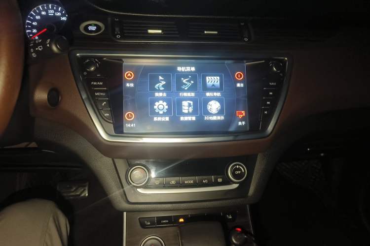 Used Land X7 2015 2.0T Panoramic Flagship Edition Audio And AC Panel