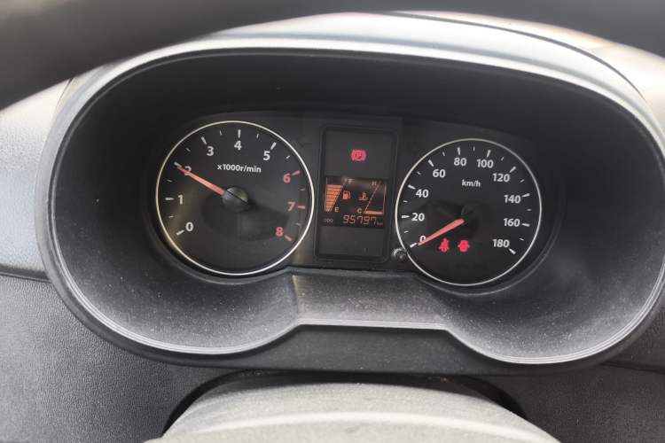 Used FAW Jiabao V80 2014 1.5L Extended All-in-One Standard Version