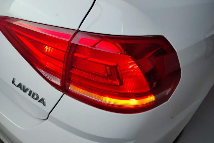 Used Volkswagen Lavida 2018 Classic 1.5L Automatic Fashion Edition China VI Standard Right Rear Taillight