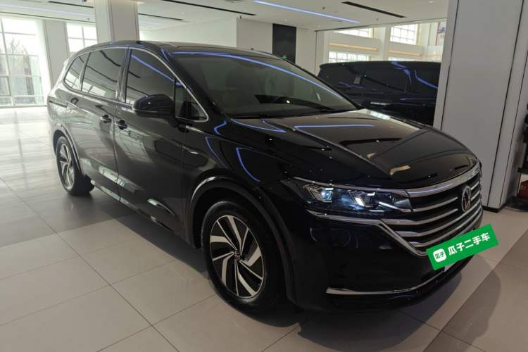 Used Volkswagen Viloran 2024 380TSI Luxury Edition Front Right 45 Deg