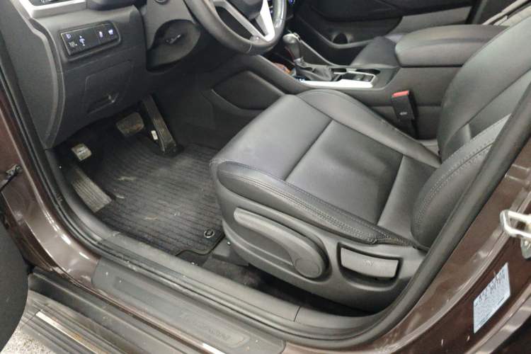 Used Hyundai Tucson 2015 2.0L Automatic Two-Wheel Drive Smart Version