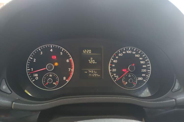 Used Volkswagen Passat 2011 1.4 TSI Manual Luxury Edition Instrument Cluster