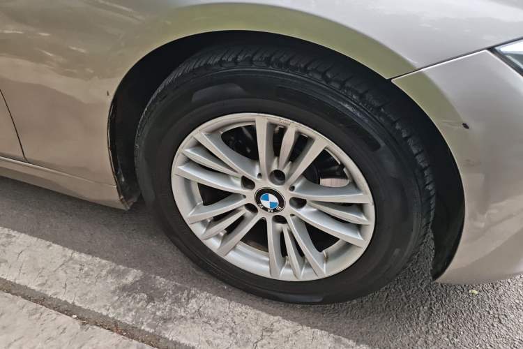 Used BMW 3 Series 2014 320Li Fashion Model Right Front Wheel Hub