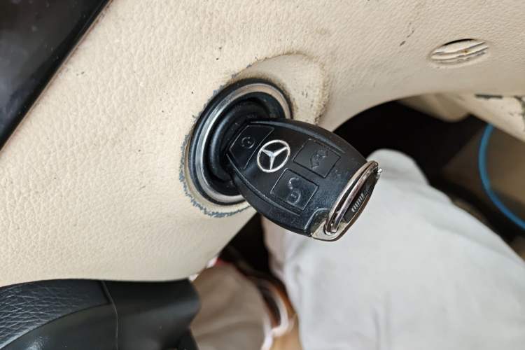 Used Mercedes-Benz Vito 2011 2.5L 7-seater executive version Vehicle Key