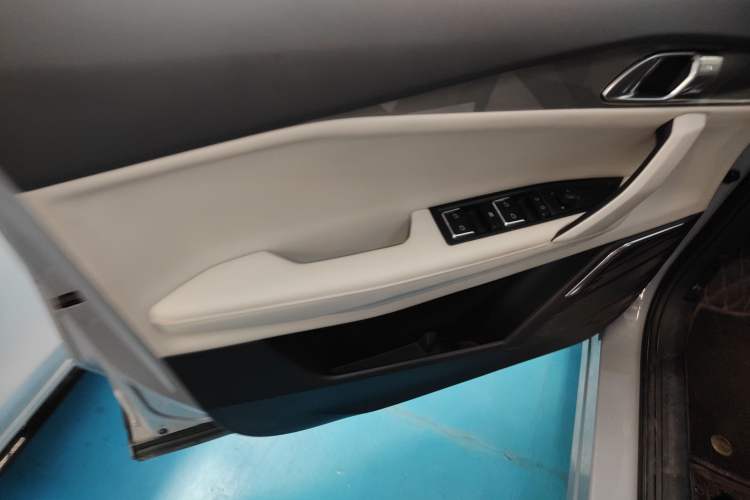 Used Lynk & Co 06 EM-P 2022 PHEV 84 km Range Pro Version