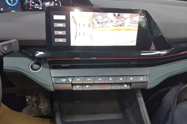 Used Changan UNI-V iDD 2024 Blue Whale Smart Electric iDD 136km Luxury Model